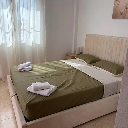 Nicolas De Bussi,22 Nyaraló *