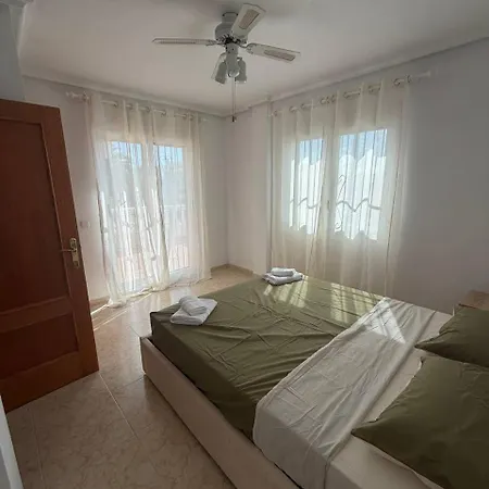 Nicolas De Bussi,22 * Playa Flamenca