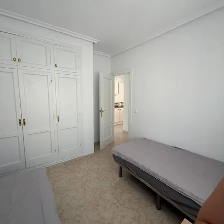 Nicolas De Bussi,22 Prázdninový dům *